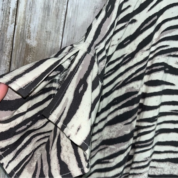 Entro Zandy Zebra Button Up - Picture 5 of 8